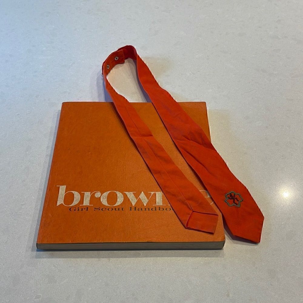 Brownie Girl Scout handbook with tie, both in excellent condition, so fun.